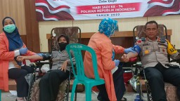 HUT ke 74, Polwan Pamekasan Gelar Donor Darah