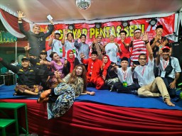 Warga Kupang Gunung Jaya RW 7 kelurahan Putat Jaya Surabaya, Mengadakan Gebyar Pentas Seni
