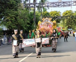 SMAN 1 Bojonegoro Ikuti Pawai Budaya Dengan Tema Legenda Gumuk Rondo Songo