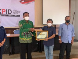 Radio Malowopati FM Terima Penghargaan Anugerah Siaran Kemerdekaan dari KPID Jawa Timur
