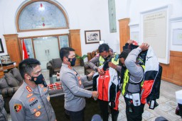 Surat Tilang Disobek, Polisi di Surabaya Malah Dapat Reward Kapolda