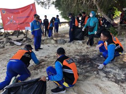 Bersih Bersih Pantai Masalembu Sumenep