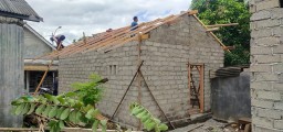 Penyelesaian 3 Rumah Warga Pesanggaran Terus Digenjot Tim Bedah Rumah