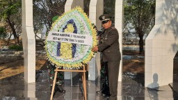 Jelang HUT TNI 77, Kodim 0826/ Pamekasan Tabur Bunga