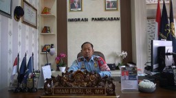 Empat Tahun Kepemimpinan Bupati Pamekasan, Ini Kata Kepala Imigrasi