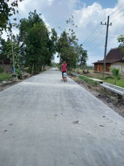 Warga Sumringah, Jalan Poros Desa Sidorejo Padangan Sudah Nglenyer