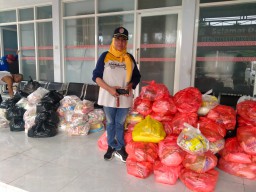 PT Merdeka Copper Gold Tbk Kembali Salurkan Bantuan Pada Korban Banjir