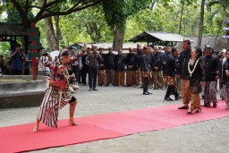 Bupati Bojonegoro Pimpin Kirab Api Abadi