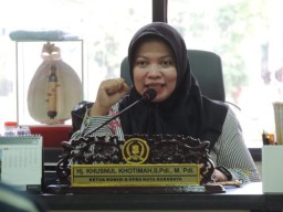 Siswa Tidak Kerjakan PR, Didukung DPRD Surabaya