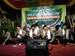 Hadrah Polda Jatim Gelar Sholawat di Sidoarjo, Peringati Maulid Nabi SAW dan Hari Santri