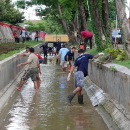 Lapas Narkotika Andil Bersih Bersih Sungai di Pamekasan