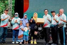Janda Penjual Nasi Bebek dapat Hadiah Umroh