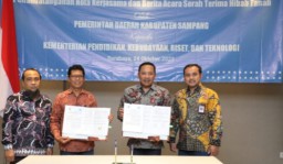 Bupati Tandatangani Hibah Tanah untuk Poltera Sampang