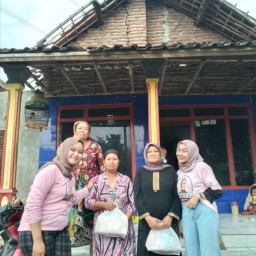 Srikandi Ganjar Jatim Bantu Korban Bencana Angin Puting Beliung di Pasuruan