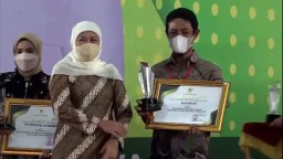 Petani di Bojonegoro Raih Penghargaan Krenotek Tani Teknologi Traktor