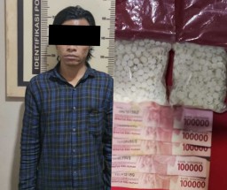 Terciduk, Saat Asyik Nunggu Langganan