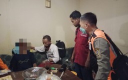 Dibacok Bagian Pipi Usai Adu Mulut dengan Teman Kerja