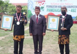 Penghargaan dari Lembaga Prestasi Indonesia Dunia untuk Pamekasan