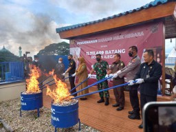 11,711.409 Batang Rokok Ilegal dan 618,25 Liter Minuman Alkohol Dimusnahkan