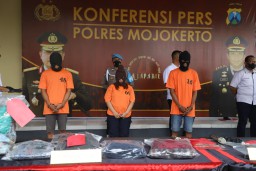 Dibantu Pacar, Kakak Adik Bunuh Tukang Gorden
