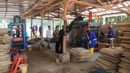 Rumah Prodoksi Paving Blok Pancer Dikunjungi PT BSI, Kini Bisa Bangkit Pasca Pandemi