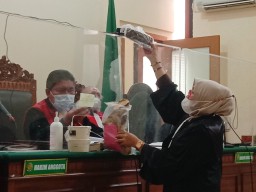 Boby di Sidang Dalam Perkasa Ganja di PN Surabaya
