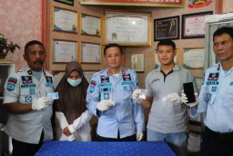 Duh! Pil Disembunyikan Wanita ini Dalam Kemaluan