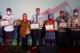 Sebanyak 69 Penghargaan Diraih Eri, Jelang 2 Tahun Walikota Surabaya