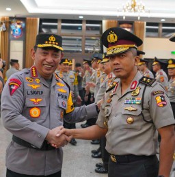 Mantan Kapolrestabes Surabaya Sandang Dua Bintang Dipundak