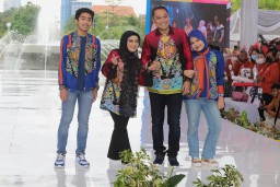 Fashion Show, Eri Promosikan Batik Khas Surabaya di Akhir Tahun