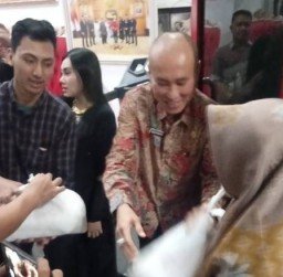 Bagi Sembako Untuk Tumbuhan Rasa Sosial Disaat Marak Gengster