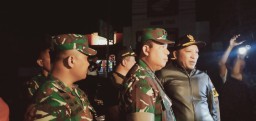 Mayjen TNI Farid Makruf Kunjungi wilayah Banjir di Sampang