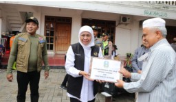 Ke Sampang, Khofifah Kirim Bantuan Korban Banjir
