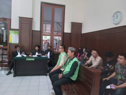 Pembelian Kayu Cek Kosang, Dua Terdakwa Jalani Sidang