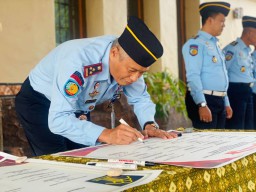 Baca juga : Komitmen Bersama Pembangunan Zona Integritas Lapas Kelas IIA Pamekasan