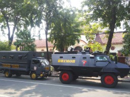 PN Surabaya Dijaga Brimob, Jelang Sidang Perdana Kasus Kanjuruhan