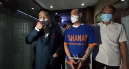 Baca juga : Fery Irawan Resmi Pakai Baju Tahanan