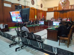Panpel Arema FC Abdul Haris Dan Security Officer Suko Sutrisno Dituntut 6, 8 Tahun