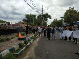 Dear Jatim Korda Sumenep Geruduk Kantor Pemda Sumenep
