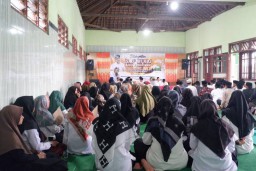 Gus Gus Ganjar Gelar Doa Bersama dan Bantu Ponpes di Tulungagung