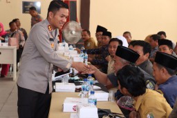 Lurah dan Kades se Kabupaten Sampang Bertemu Kapolres
