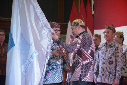 Wali Kota Eri Cahyadi Dilantik Sebagai Ketua Umum IKA ITS Jatim 2023-2027