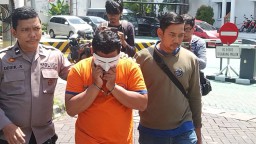 Nonton Film Dewasa dan Suka Fantasi, Guru Madrasah Dibekuk Polisi