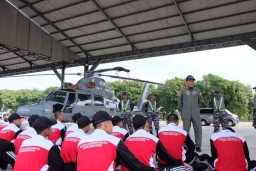 Di Sekolah Kebangsaan, Pelajar Surabaya Dilatih Disiplin hingga Diperkenalkan Helikopter dan Pesawat TNI AL