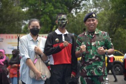 Isak Tangis Warnai Penutupan Sekolah Kebangsaan Pemkot Surabaya di Lanudal Juanda