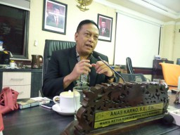 Komisi B DPRD Surabaya Harapkan Penataan Kabel Utilitas yang Semrawut Segera Di Benahi