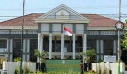 Putus Pelaku 10 Bulan, Kejaksaan Negeri Sampang Didemo
