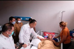 Jenguk Petugas Satpol PP Korban Tabrakan, Wali Kota Eri Minta Proses Hukum Tidak Boleh Berhenti