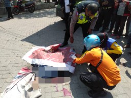 Terlindas Truck, Pemotor Tewas Dilokasi Kejadian
