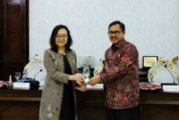 Dampingi Surabaya Menuju KLA Dunia, Perwakilan UNICEF Naik Suroboyo Bus hingga Audiensi dengan Pemkot
